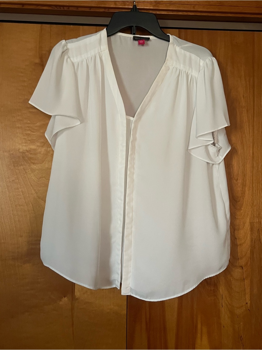 Vince Camuto White V-Neck Flutter Sleeve Blouse